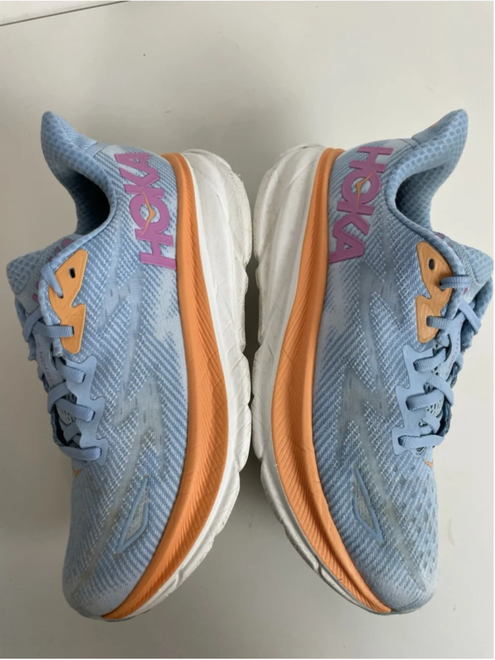 Hoka moderate signs